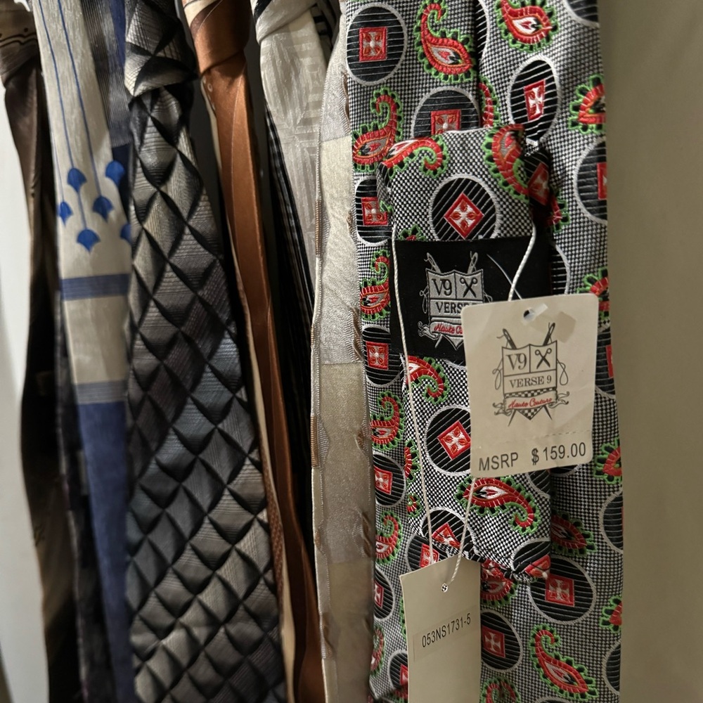 NWT Verse 9 Paisley Tie w matching pocket square